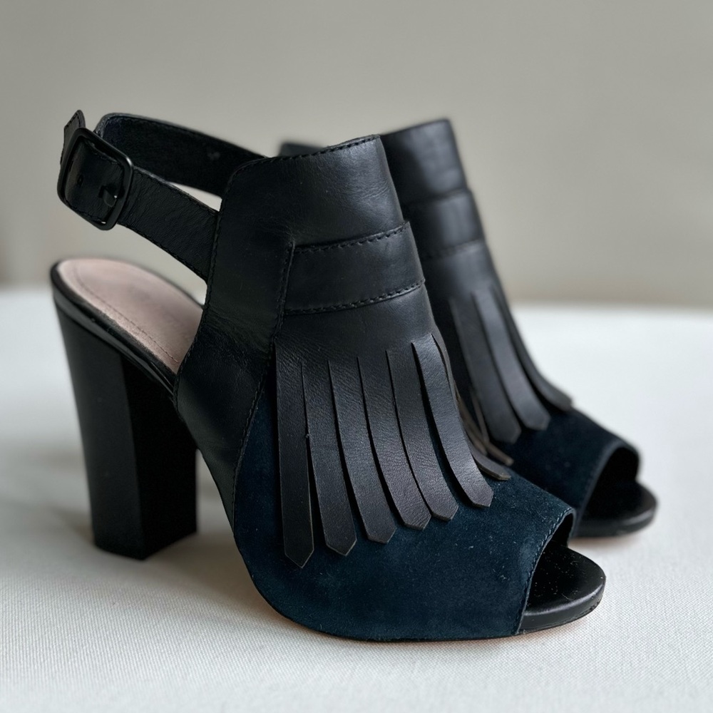 POUR La VICTOIRE Elyse Navy Suede w/Black Leather Fringe Heel